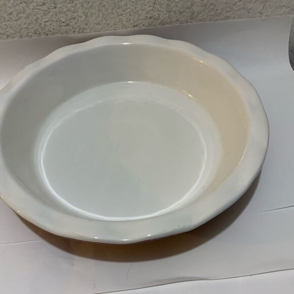 New Red Ceramic 11" Pie Plate / Casserole Dish Cornbread Pan w/ Scalloped Edges - Picture 2 of 7